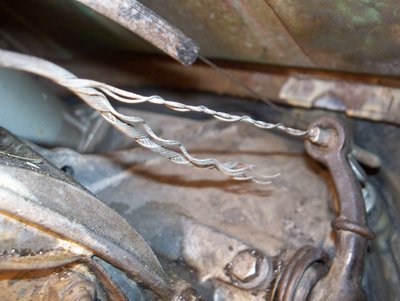 002.JPG (928.9 KiB) Viewed 3503 times one strand away from disaster