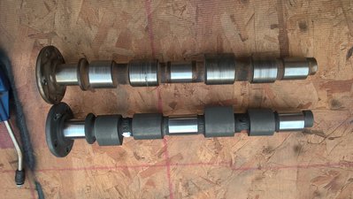 WP_20160601_18_45_37_Pro.jpg (663.43 KiB) Viewed 1822 times The camshaft got rounded in no time. Here it is next to a new one for comparison